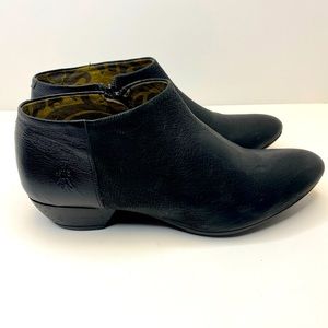 Fly London Spok131 black leather size 42 Eu 11 Us ankle boots side zip